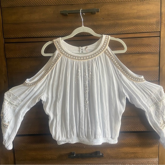 Free People Tops - Boho-Chic Free People Cold Shoulder Top